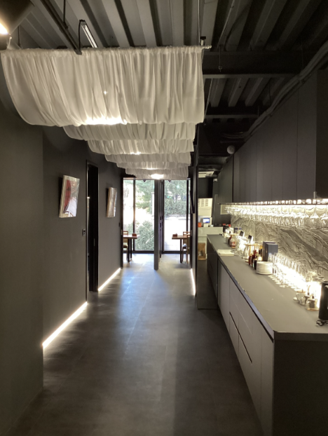 로맨틱한 레스토랑 분위기 - 비스트로차이플러스